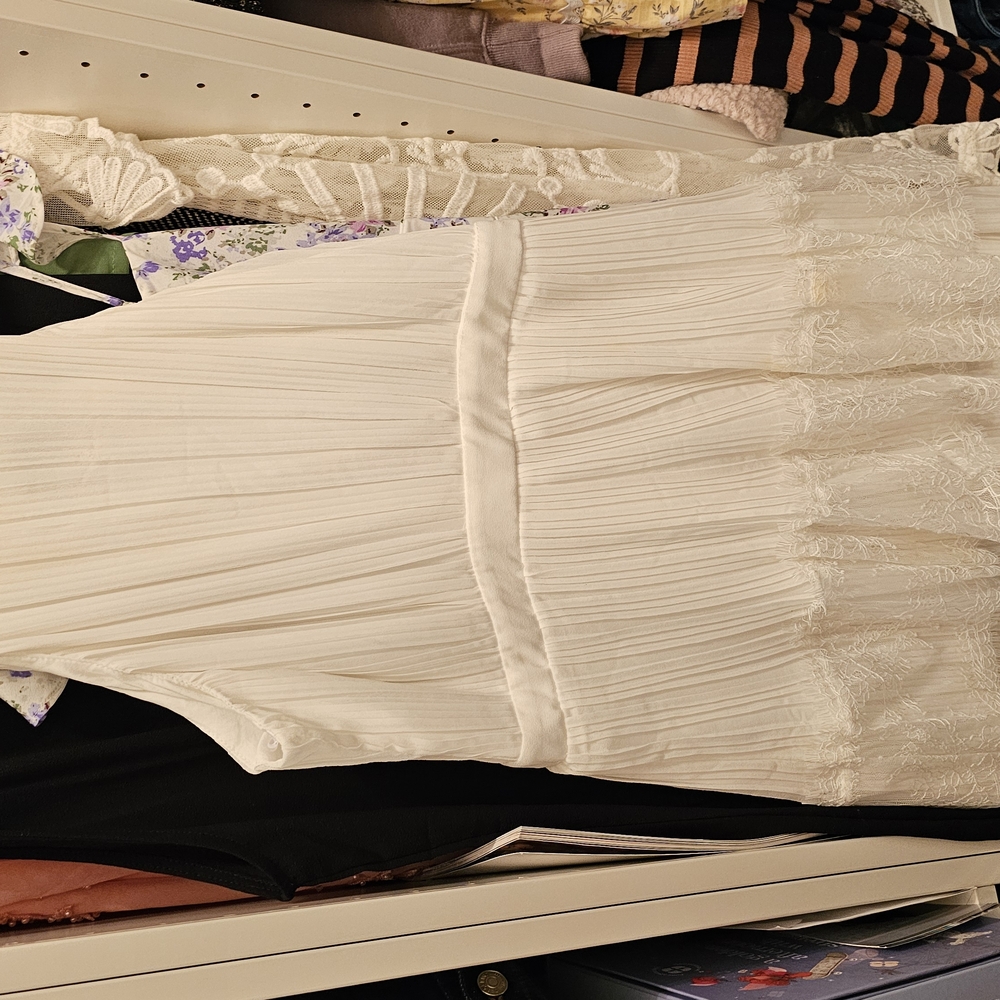 Elegant White Pleated Dress